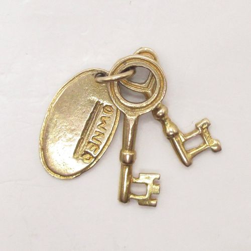British Vintage Gold Bunch of Keys with Name Tag Charm
